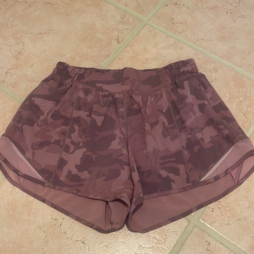 Lululemon hotty hot shorts 4"
